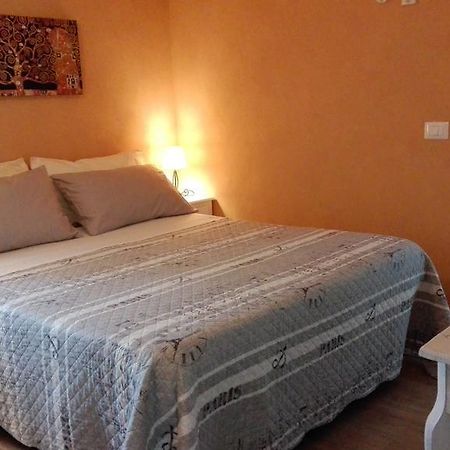 Il Cortile Friendly House Hotell Borgomanero Exteriör bild